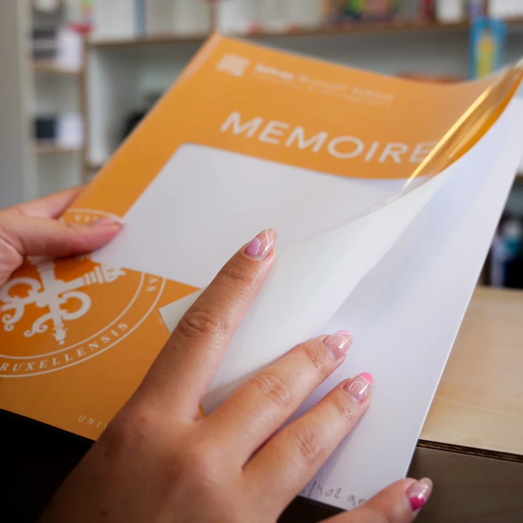 Mémoire relié, couverture cartonnée orange